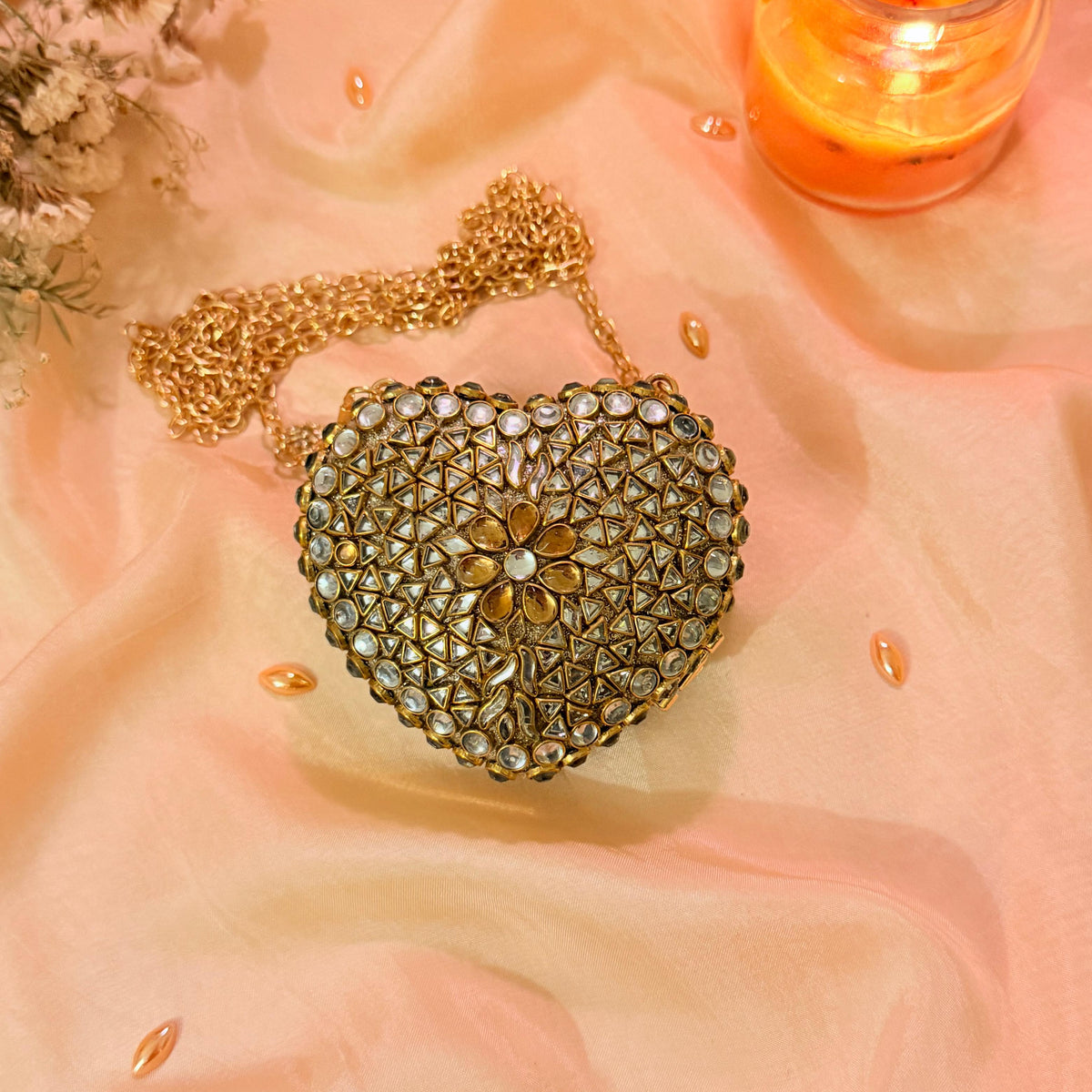 Gul Kundan Heart Clutch