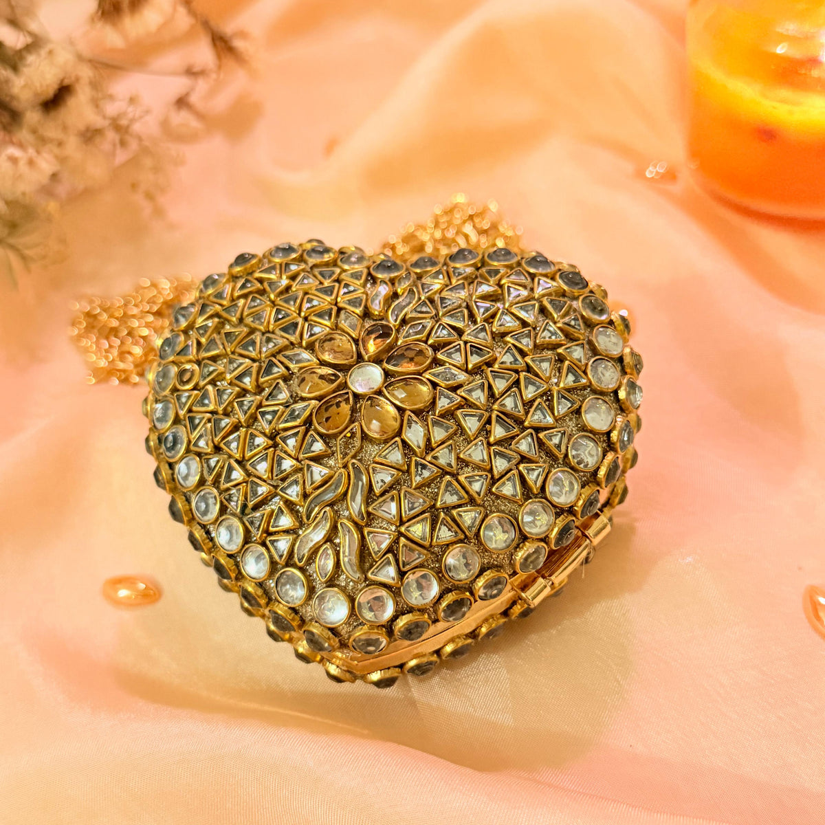 Gul Kundan Heart Clutch