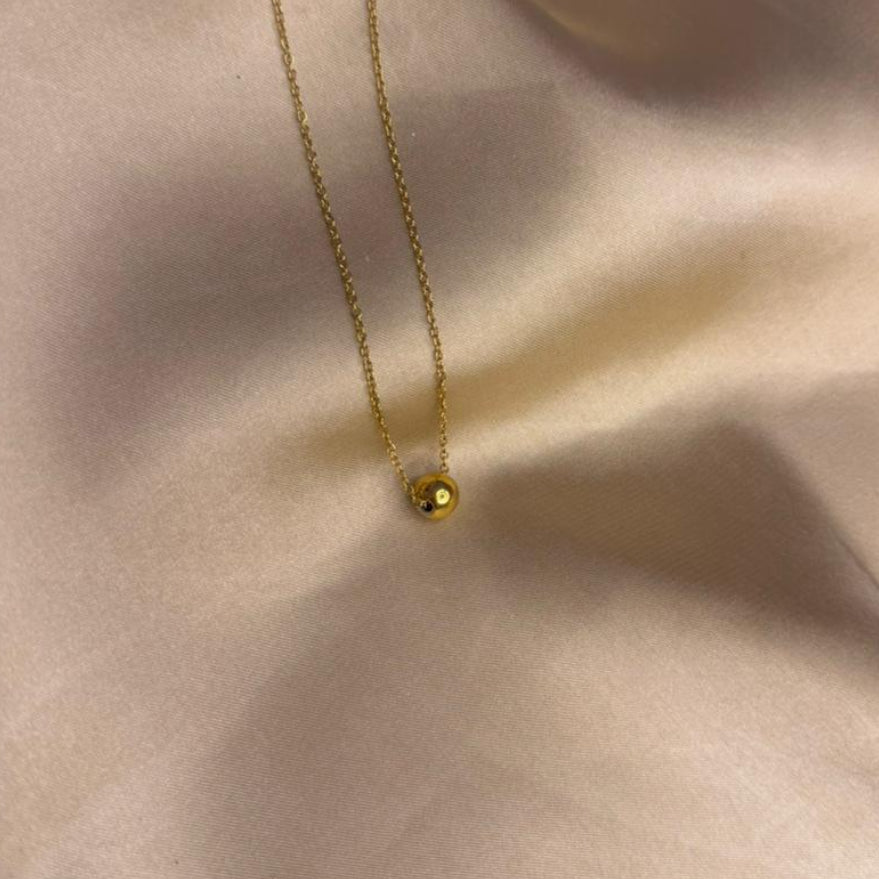 Minimal Bead Pendant Necklace