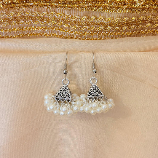 Mini Tria Pearl Earrings-In 2 Colors