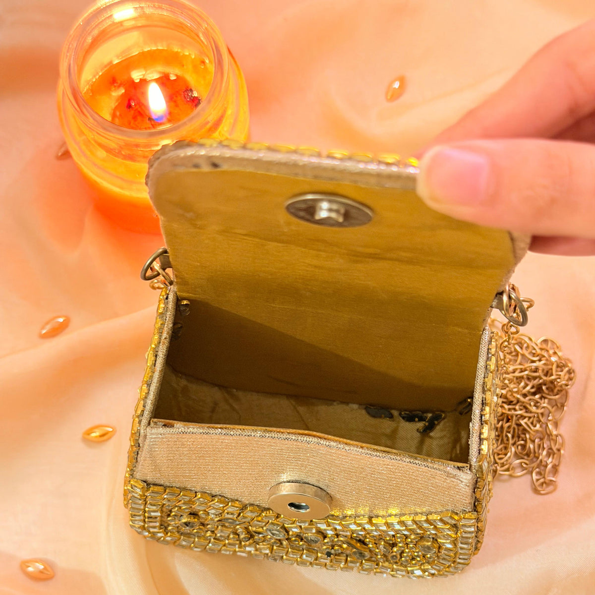 Riwaayat kundan Clutch